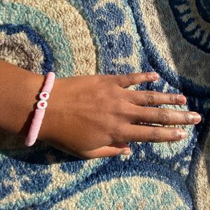 Heart bracelet. light pink clay beads and hot pink hearts 🩷